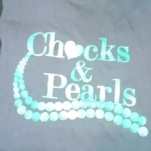chucks & pearls tee